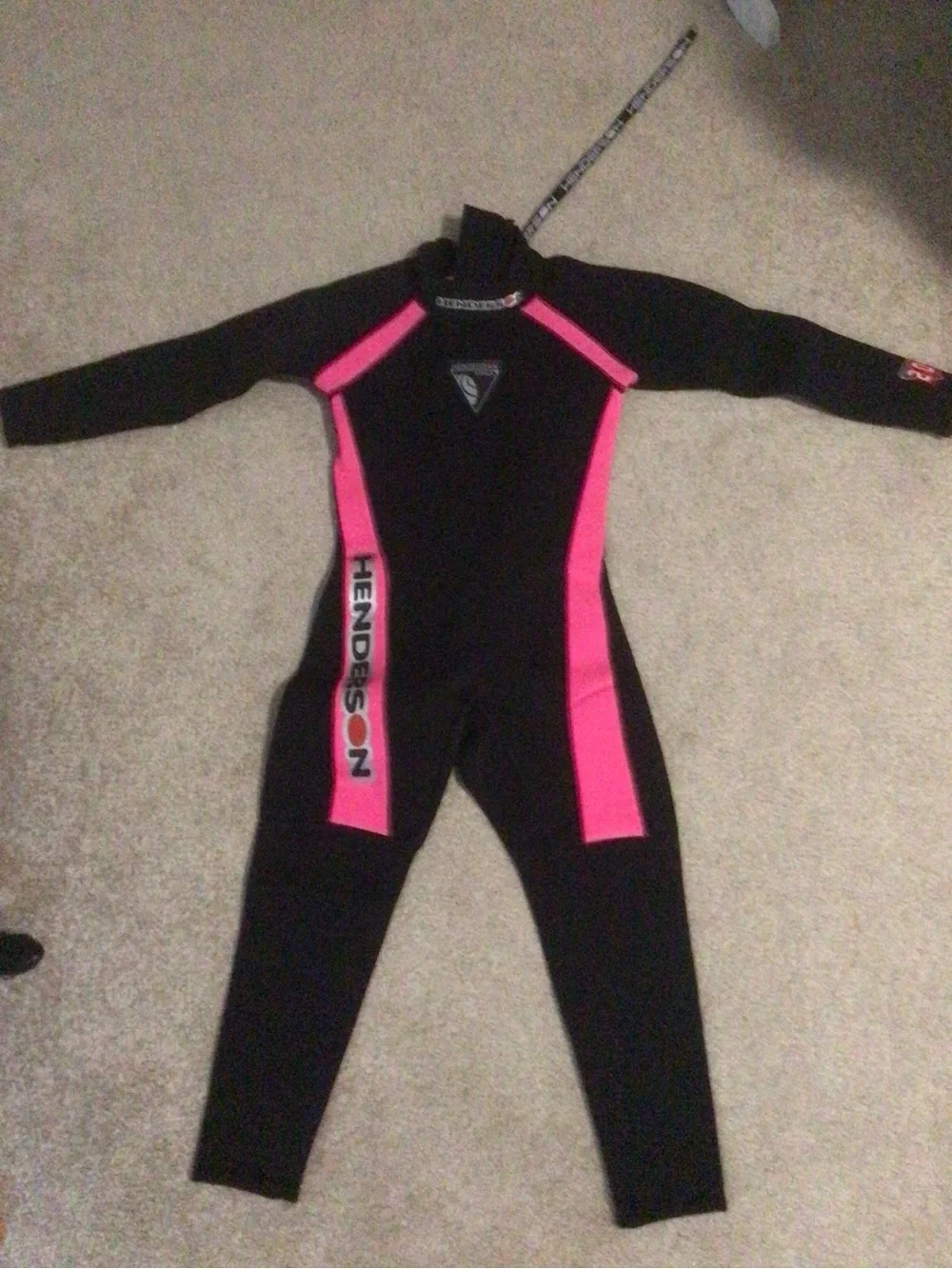 HENDERSON KIDS NEOPRENE WETSUIT BLACK & PINK- SZ SMALL (4-6 yrs)